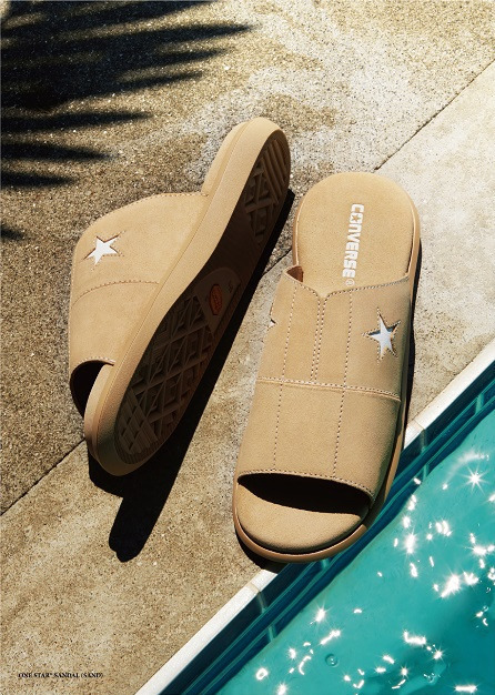 コンバース アディクト“サンドカラー”のスター付きサンダルや
