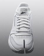 メゾン マルジェラ×リーボック「クラシックレザー・タビ」スニーカー