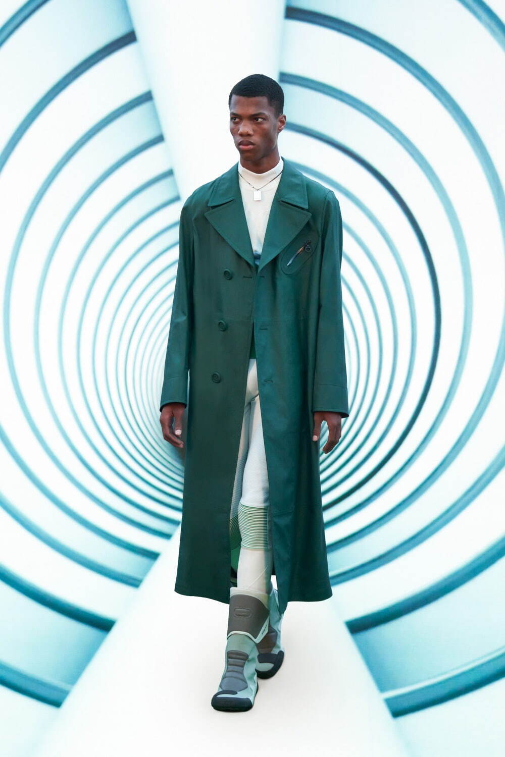 サルヴァトーレ フェラガモ 2021年秋冬メンズ - SF映画『マトリックス