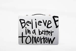 コム デ ギャルソンの青山店限定“ブリキ”のメッセージ トランク