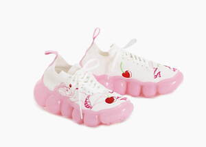 ミキオサカベ「チェリー」柄“ぷっくりソール”スニーカー、フォクシー