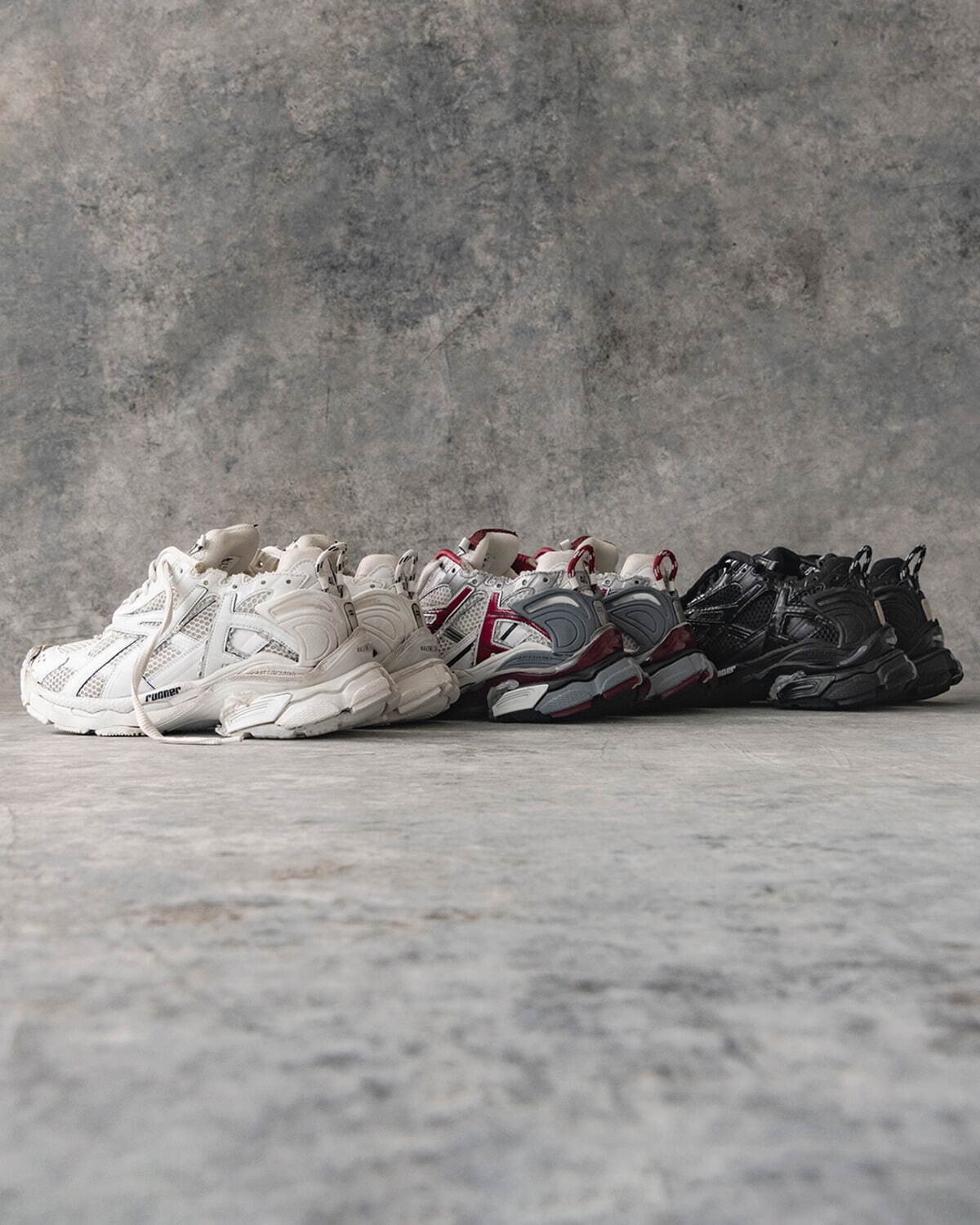 写真14/28｜バレンシアガ新作スニーカー「ランナー」“接着剤”＆切りっ