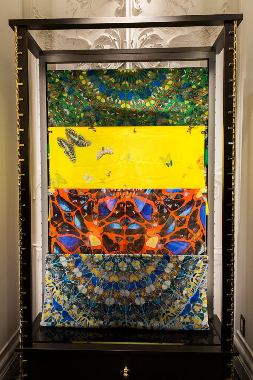 アレキサンダー・マックイーン×ダミアン・ハースト、スカル柄の