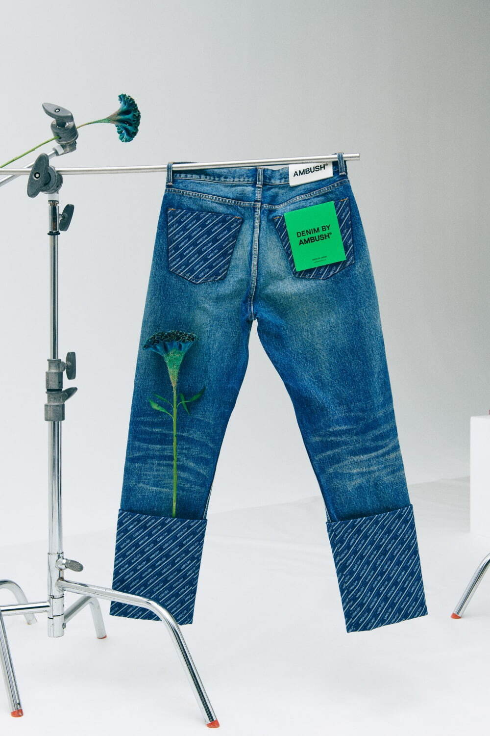 アンブッシュからデッドストックデニムのパッチワークシャツやジーンズ