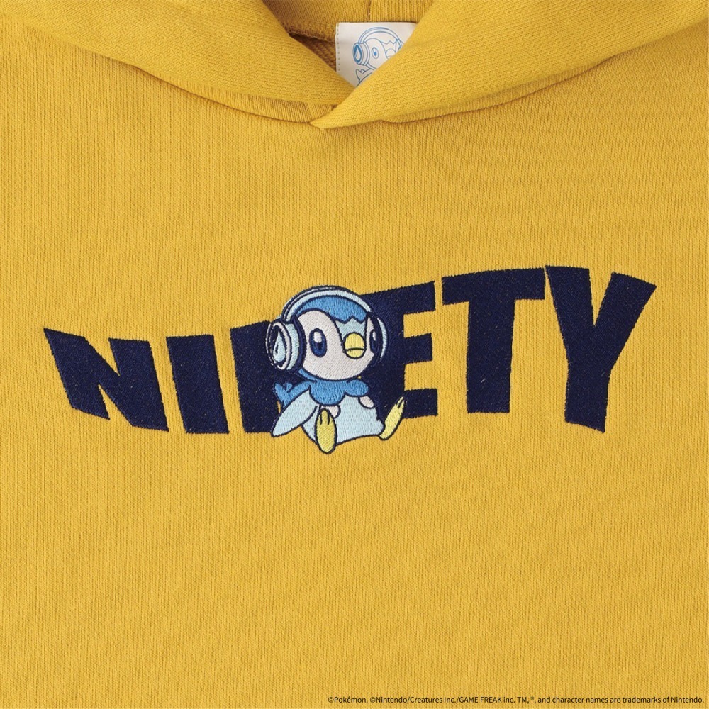 ヘッドフォンをつけた「ポッチャマ」フーディーやグラフィックスエット