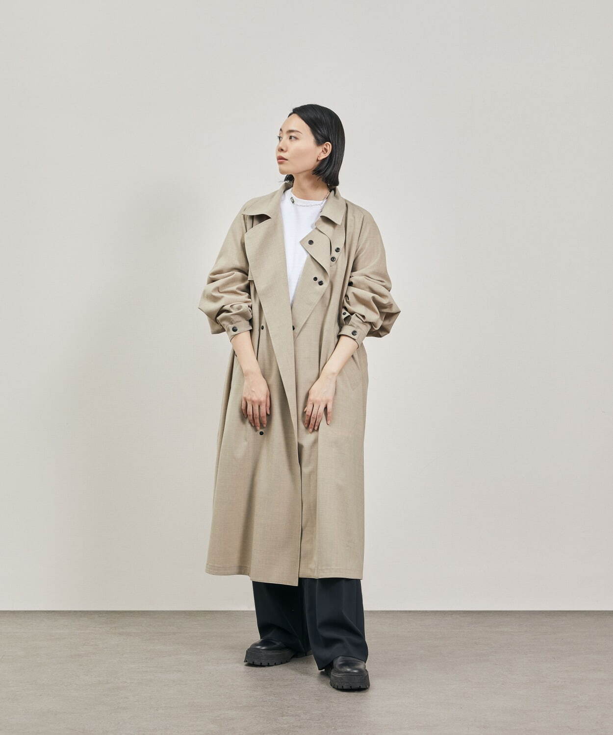ハイクの伊勢丹新宿店限定コート、さらりとした軽量ボディのマキシ丈