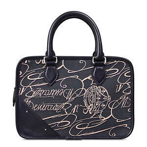 ベルルッティの新作バッグ - カリグラフィーを表現したキャンバス素材