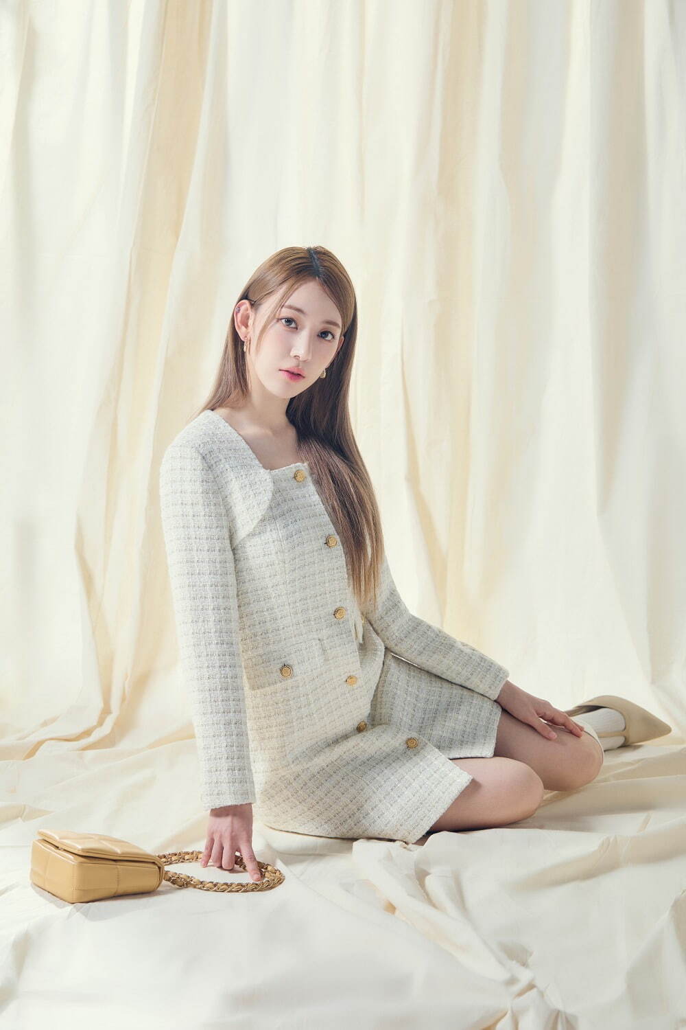 リリー ブラウン×宮脇咲良の新作「ツイードミニワンピース」ラメを