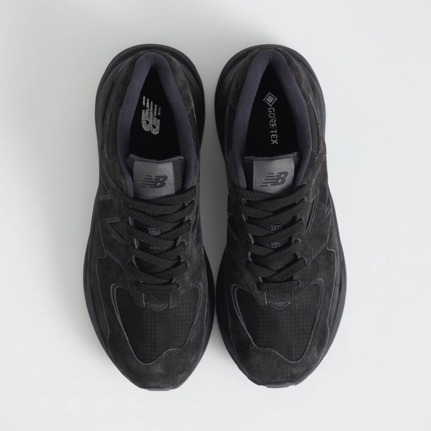 ニューバランス“流線型”イメージの「5740」スニーカーがダークグレーに