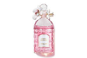 ゲラン“桜香る”24年春フレグランス「チェリーブロッサム」ボトルから