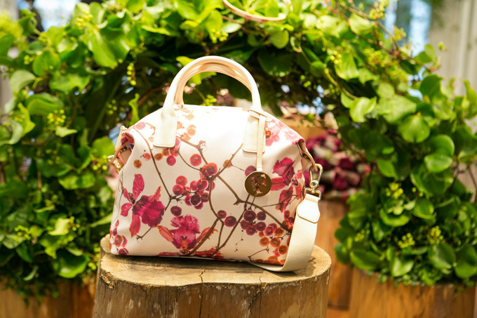 写真6/36｜フルラ×ニコライ・バーグマン、フラワーアートが彩るバッグ