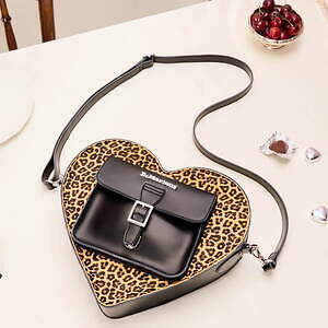 ドクターマーチンのバレンタイン限定「ハート バッグ」パウダーピンク