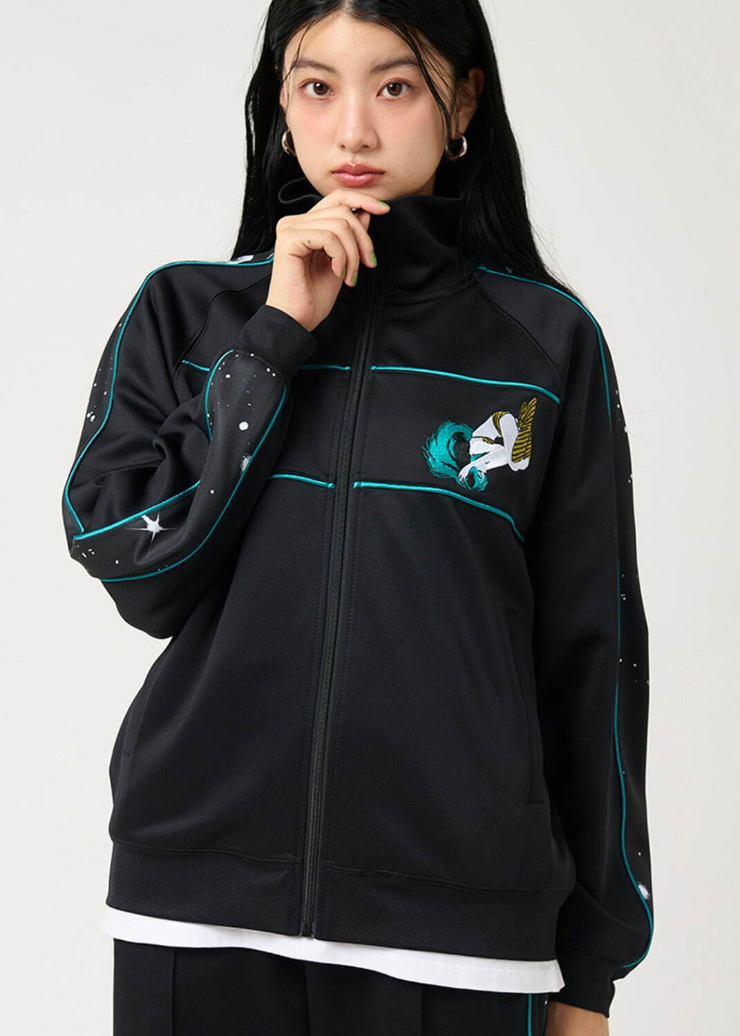 グラニフ「うる星やつら」コラボアイテム、ラム刺繍×宇宙柄のトラック