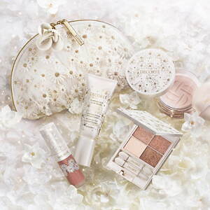 コスメデコルテのクリスマスコフレ2024、“白い花が咲く”ポーチ付き！4