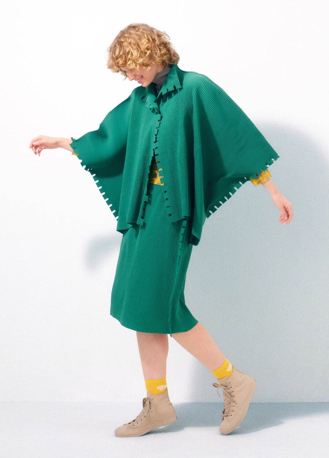 ミー イッセイ ミヤケ24-25年秋冬、花のストレッチプリーツウェアや