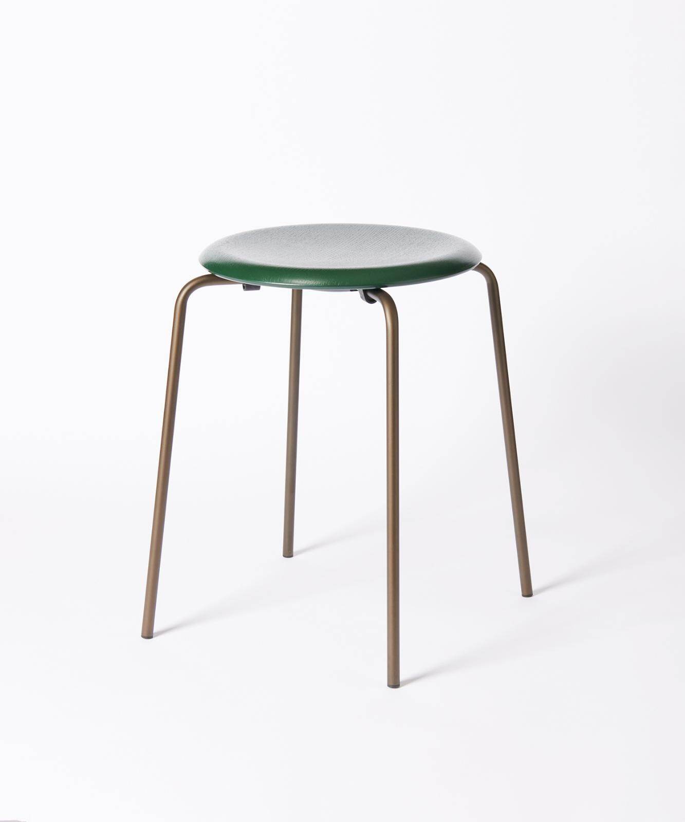 フリッツ・ハンセン“深みグリーン”のドットスツール＆チェアプリントT