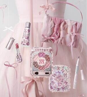 ジルスチュアート「ピンクリボン」が主役の25年クリスマスコフレ