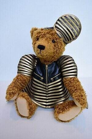 シュタイフ×ジュンコ コシノの限定テディベア、上質ラムレザー