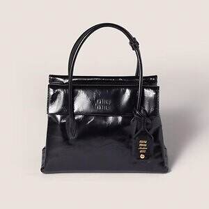 ミュウミュウ“両面ポケット”のハンドバッグ＆ヴィンテージ風レザーの