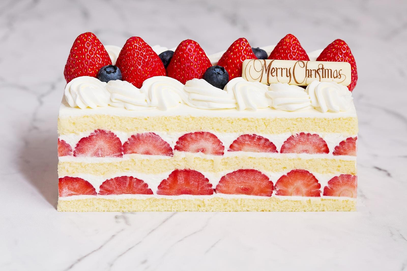 京王プラザホテルの25年クリスマスケーキ、薔薇のリース型や‟白