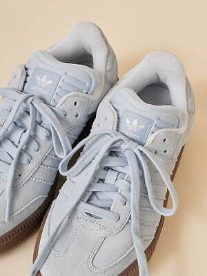 アディダス オリジナルス「サンバ」厚底スニーカー、パステルブルー