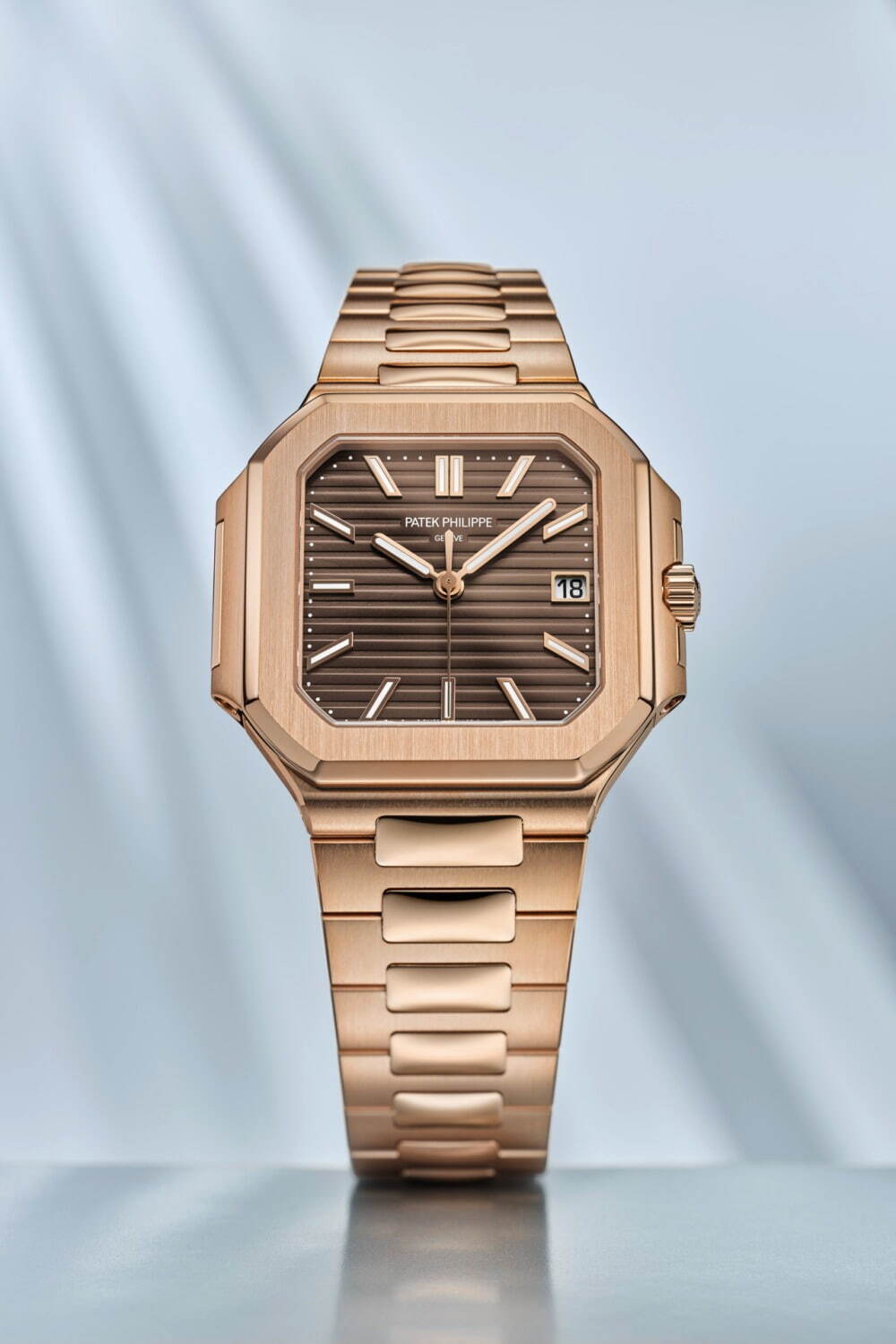写真10/16｜パテック フィリップの腕時計「キュビタス」25年新作