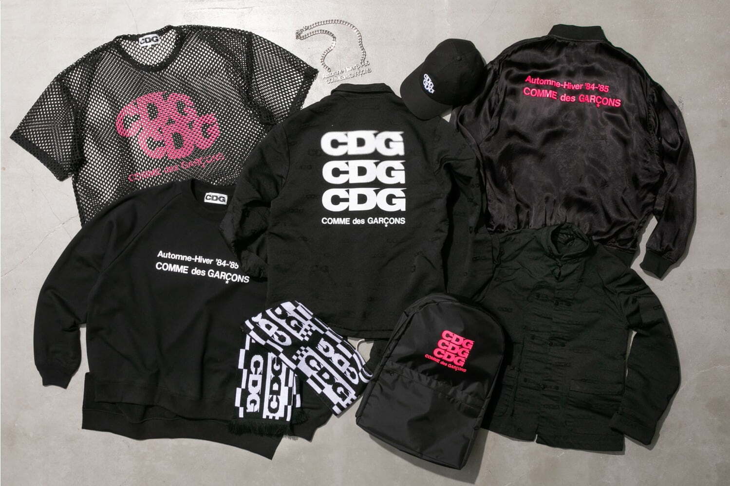 CDG“蛍光ピンク”ロゴの限定ウェア、Tシャツ＆ブルゾンなど阪急うめだ