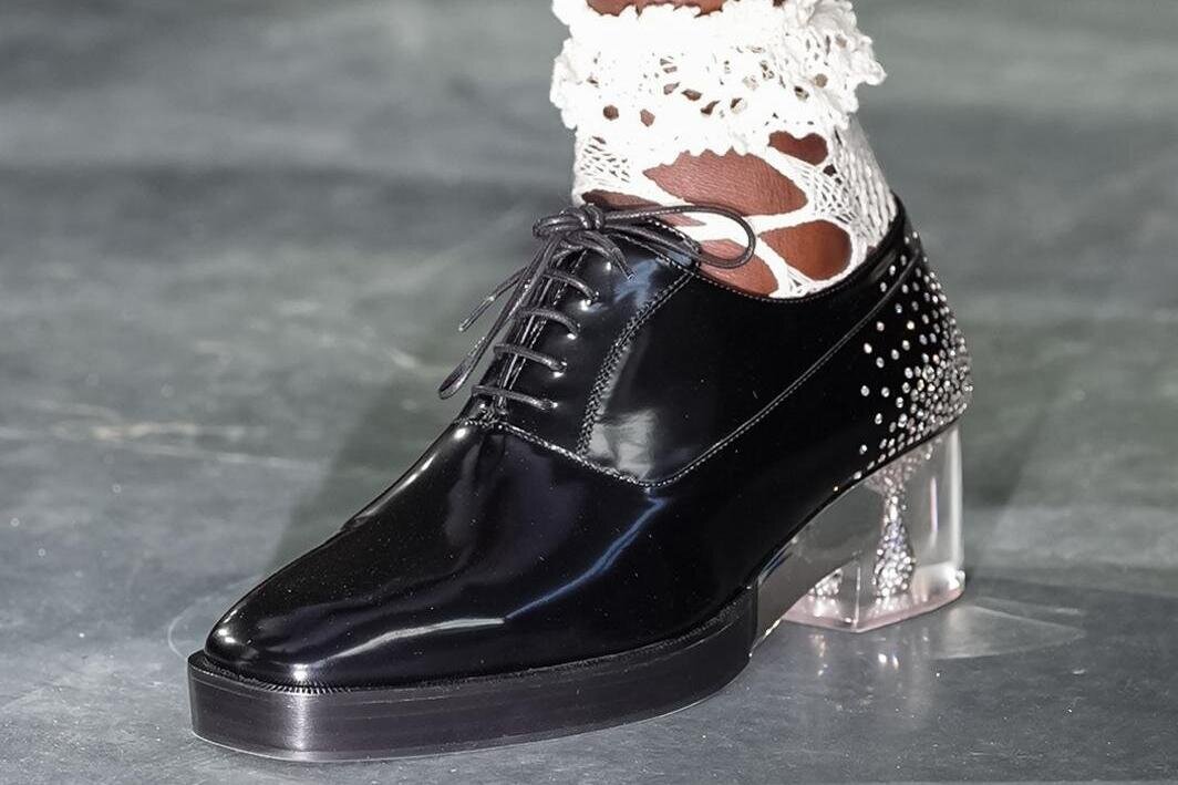 コム デ ギャルソン×仏フィレオのダービーシューズ、レザーアッパーに