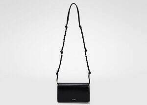 ジル サンダーのクリスマス、ゴールドに輝く「カンノーロ」リップ