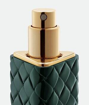 ボッテガ・ヴェネタ“編み込み”フレグランスケースに26年春新色、香りを