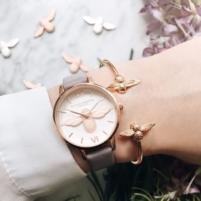 オリビア・バートンから“蜂とデイジー”が浮かぶウォッチ、ローズ