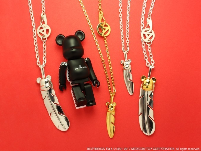 ジャムホームメイド×ベアブリックのフェザーネックレス - 時とともに