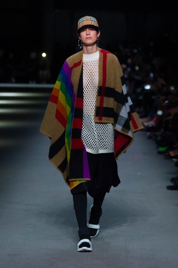 バーバリー 2018 フェブラリー コレクション、クリストファー