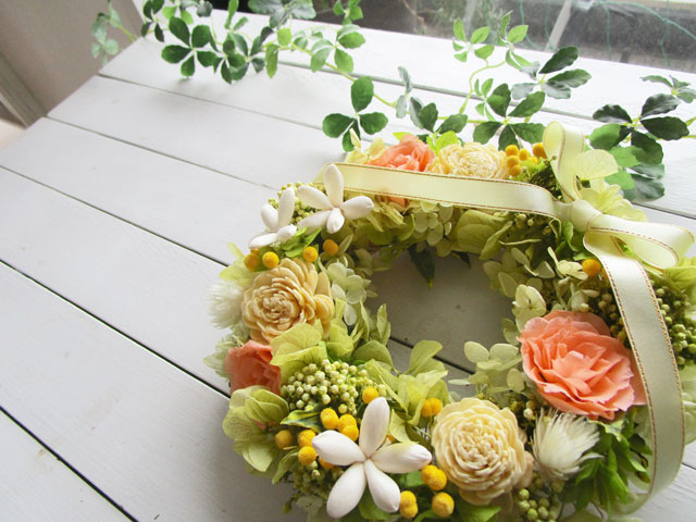 プリザーブドローズとソラフラワーのリース（イエロー）〜長く飾れる