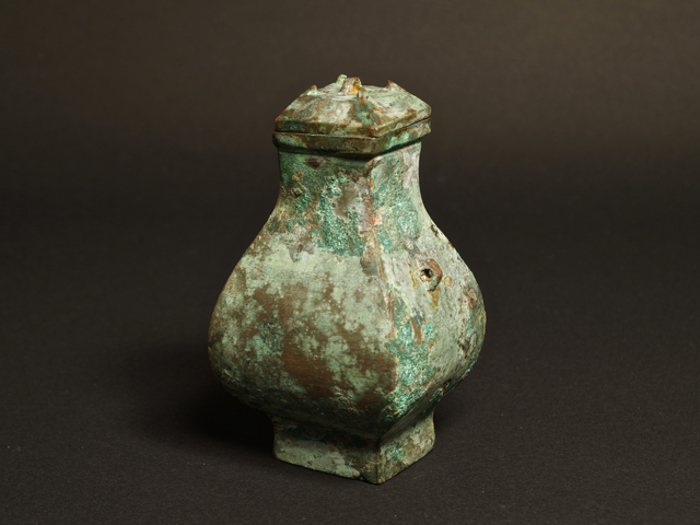 中国古美術・旧蔵搓金装飾付き銘文入り青銅酒壺・青銅・純手作り・高浮彫・置物・酒器 中国古美術・旧蔵搓金装飾付き銘文入り青銅酒壺・青銅・純手作り・高