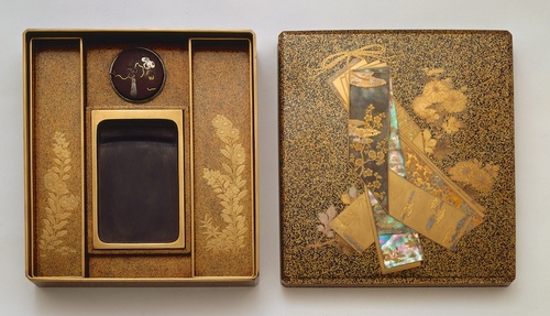 短冊菊蒔絵螺鈿硯箱 | | 収蔵品詳細 | 作品を知る | 東京富士美術館