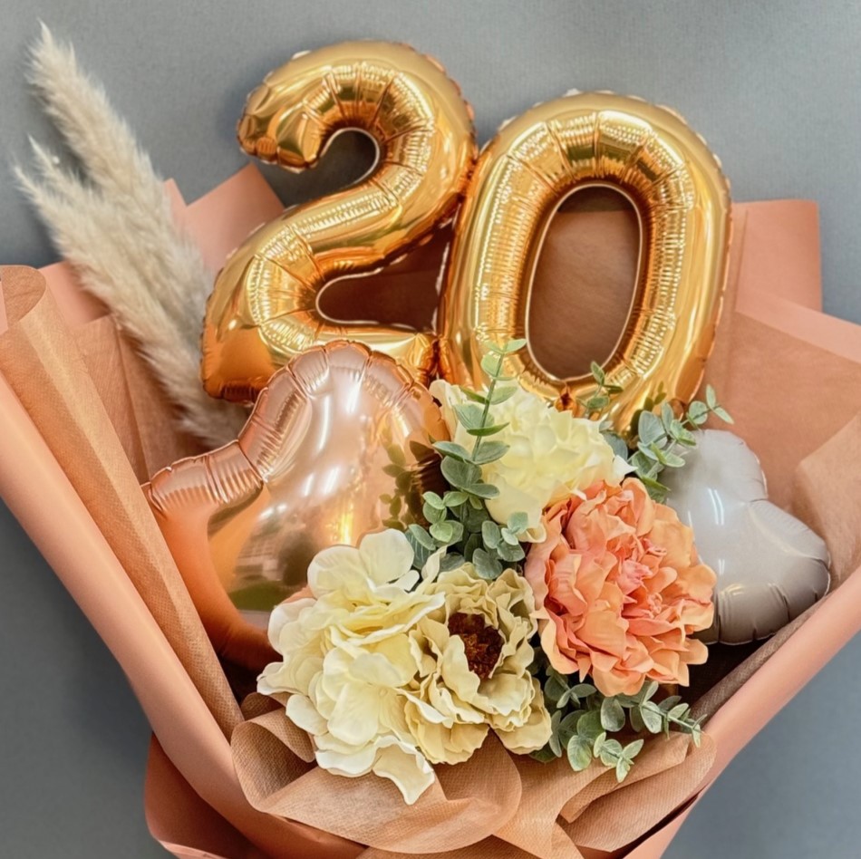 成人式や記念日のお祝いのプレゼントに！手に持つタイプのバルーン