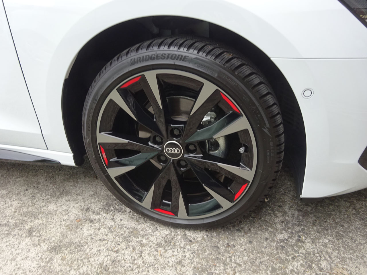 アウディ純正A3/S3(GY/8Y)用18インチ5Vスポークアキューメントデザイン