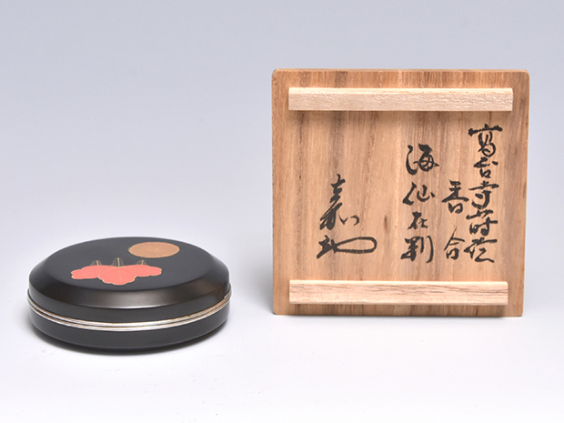高台寺蒔絵香合 井口海仙朱在判 納屋宗淡箱書 岡本陽斎(作) 共箱 | 古
