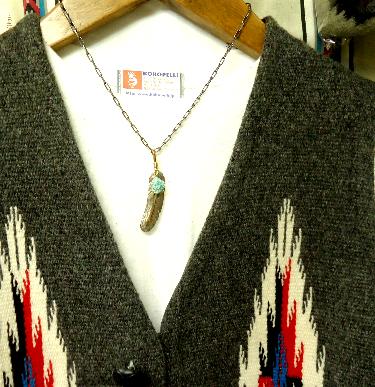 Harvey Mace（ハーヴィーメイス）フェザーペンダント