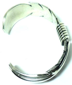 フェザー・バングル ブレスレット