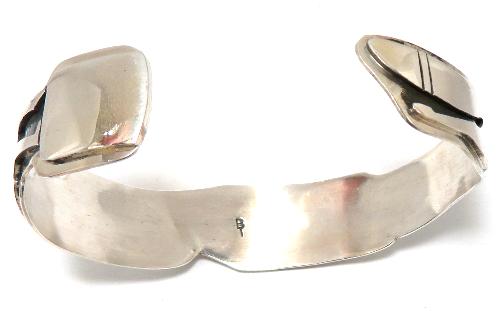 ホピ族のブレスレット・バングル 〔アメリカインディアンが創る〕