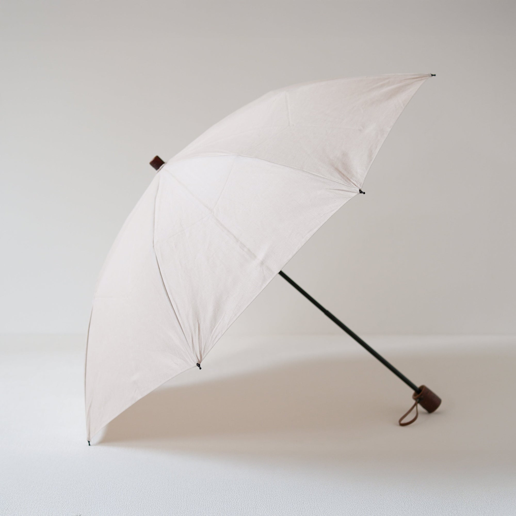 UVカット率99.8%以上、遮熱率40％以上のリネンの生地を使用した涼しい