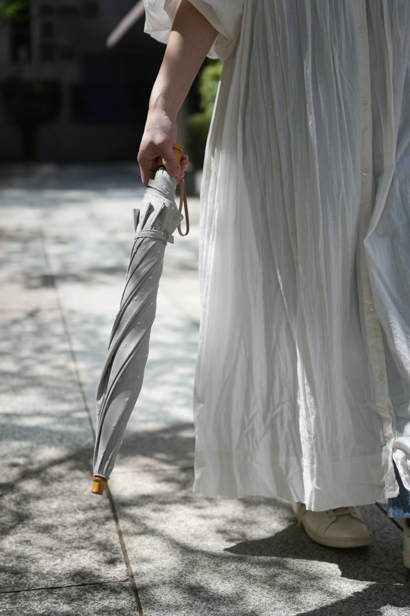 立体的なドット柄がかわいい、UVカット率99.9%以上・遮光率100％・遮熱