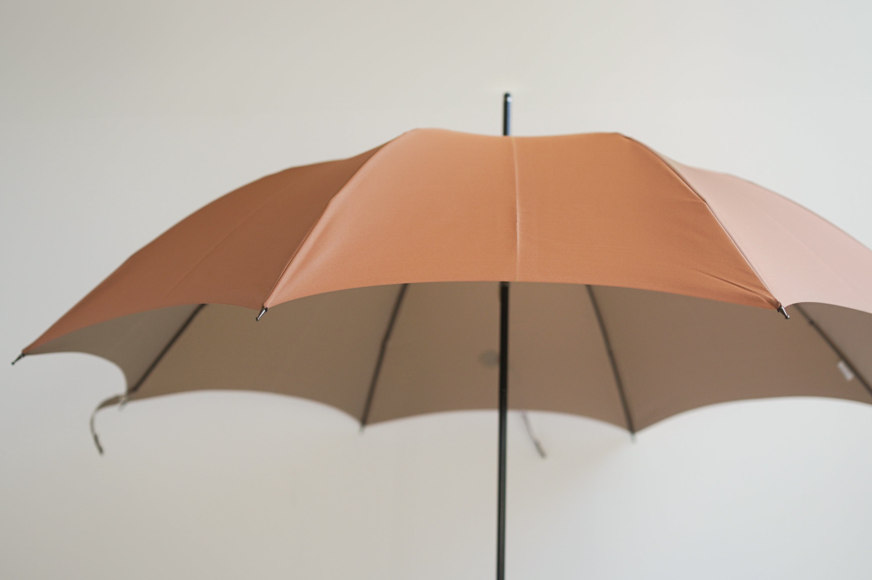 ニュアンスカラーの、おしゃれで上質な甲州織のレディース新定番長傘