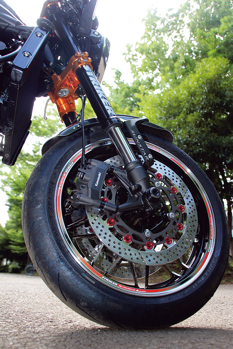 最新のローターはタイヤの接地感も高める - SUNSTAR φ320mmローター