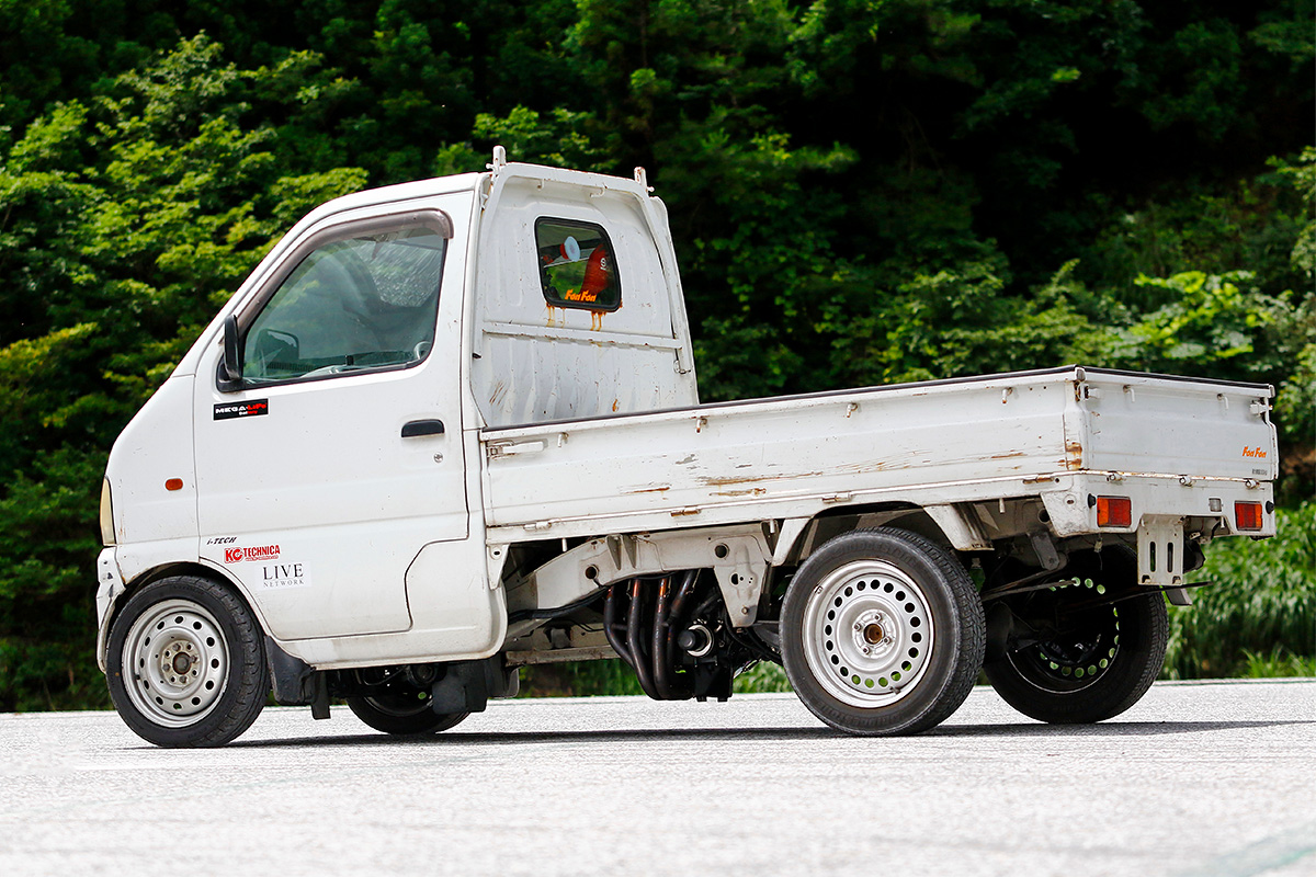YouTube』で人気の軽トラ。エンジンはなんとZX-12R! | 人とバイクの