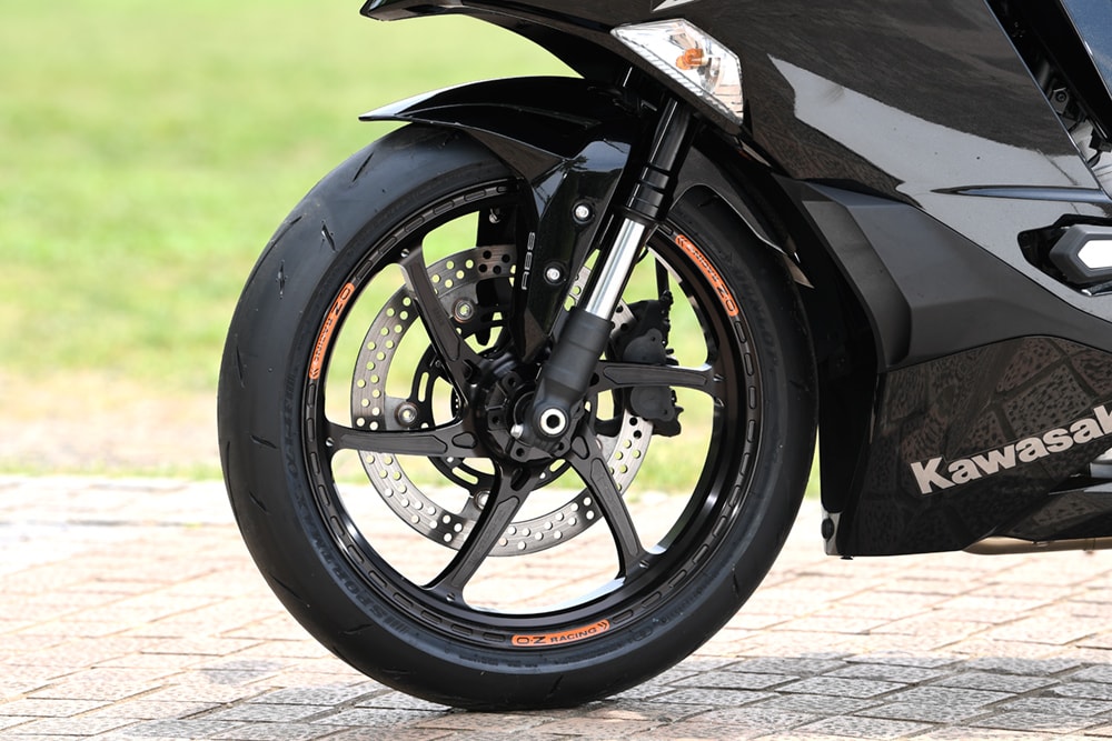 ノーブレストからNinja ZX-25R用O・Zレーシング製アルミ鍛造ホイールが