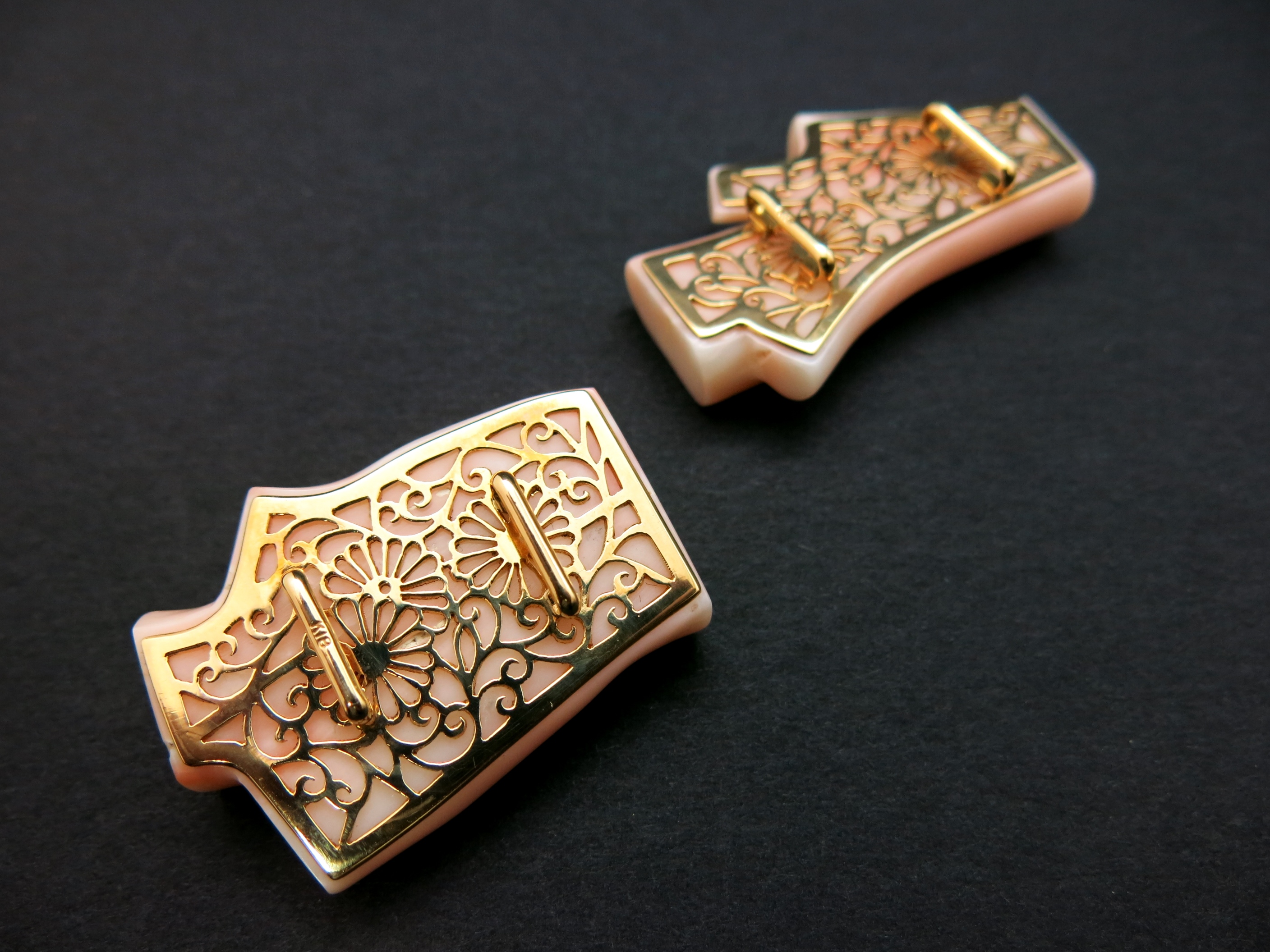 桃珊瑚（ボケ珊瑚）帯留2種｜紬や小紋、普段のお着物におすすめ