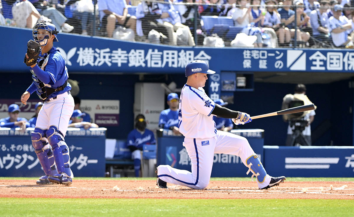 DeNA牧秀悟、19日先発からスタメン外れる 右膝裏の張りで